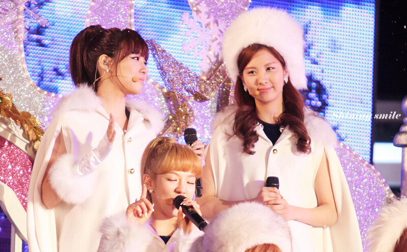 101229 Girls' Generation at SBS Gayo Daejeon documents 3