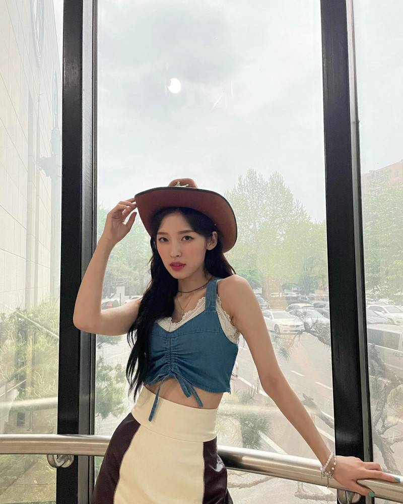 210423 OH MY GIRL SNS Update - Arin documents 2