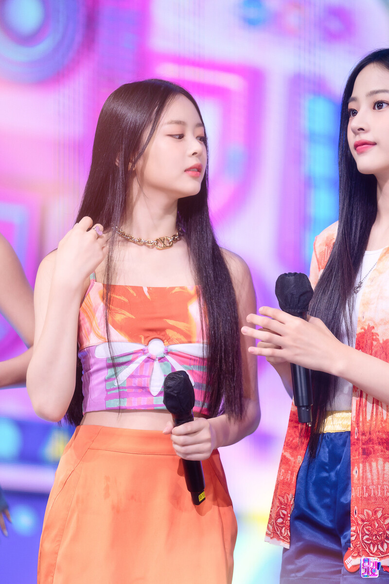 220814 NewJeans Hanni - 'Attention' at Inkigayo documents 1