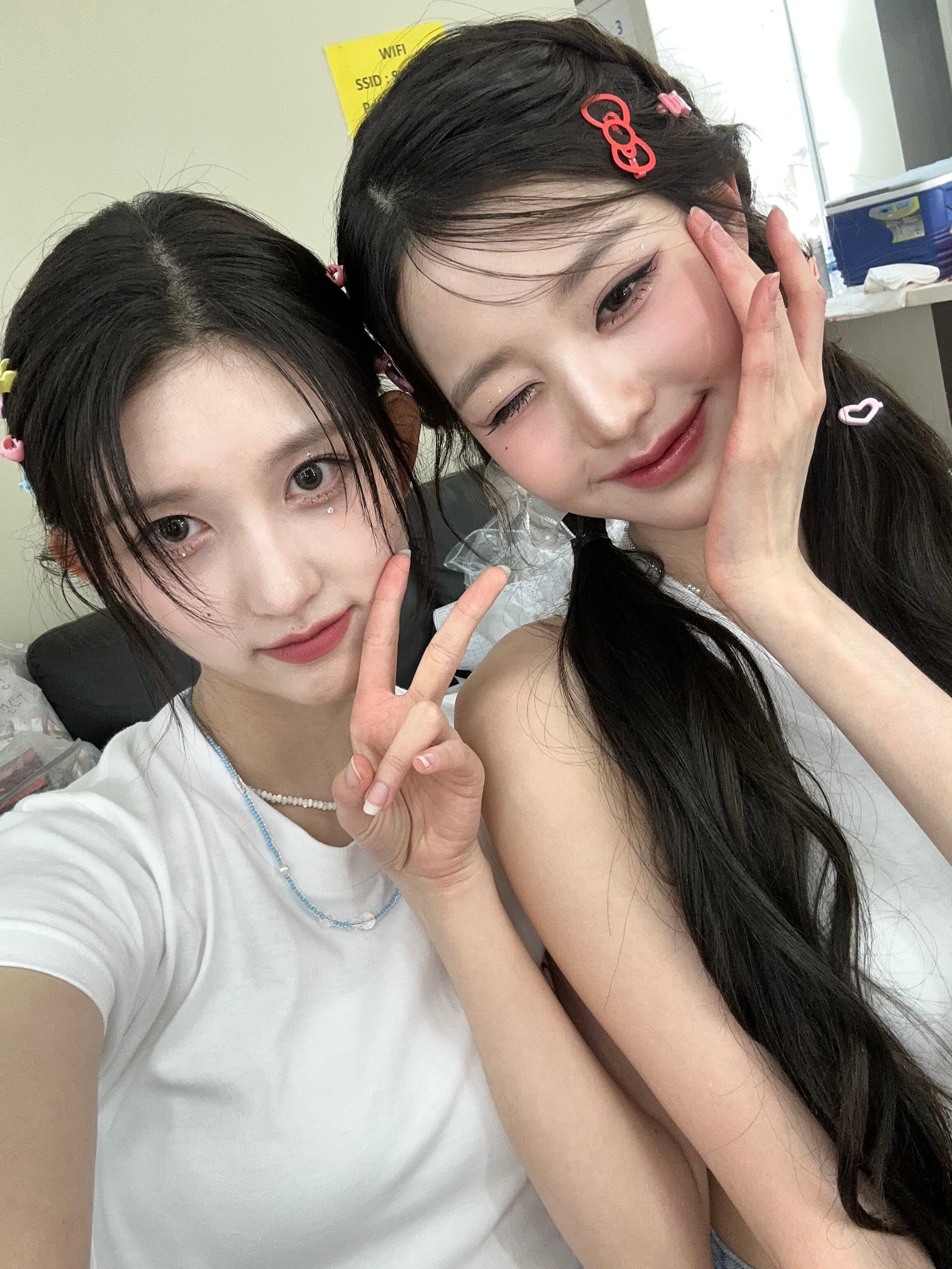 230831 IVE Twitter Update - Gaeul and Wonyoung | kpopping