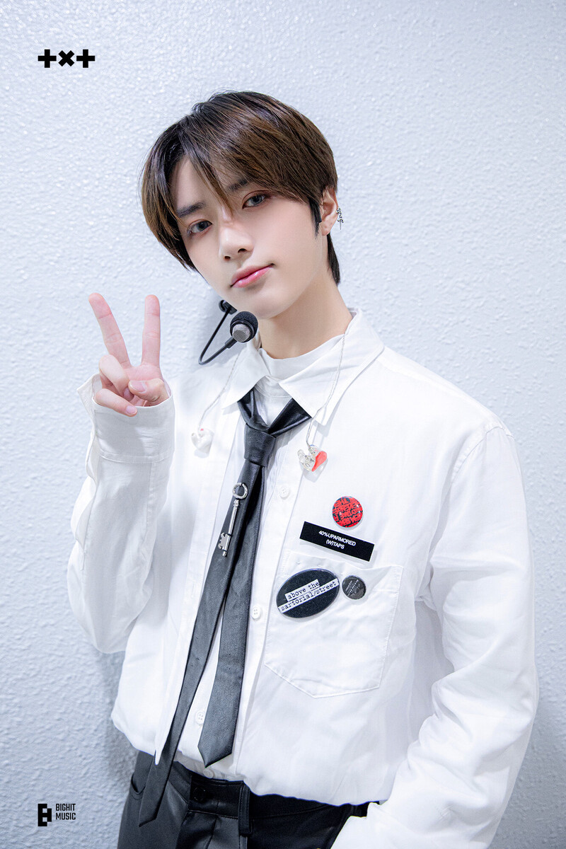 230317 TXT Weverse Update - 'Devil By The Window' Performance Photo Behind documents 28