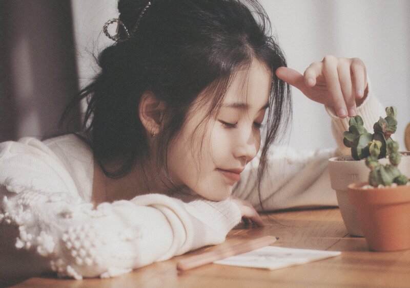 UAENA 6th OFFICIAL FANCLUB KIT PHOTO BOOK documents 23