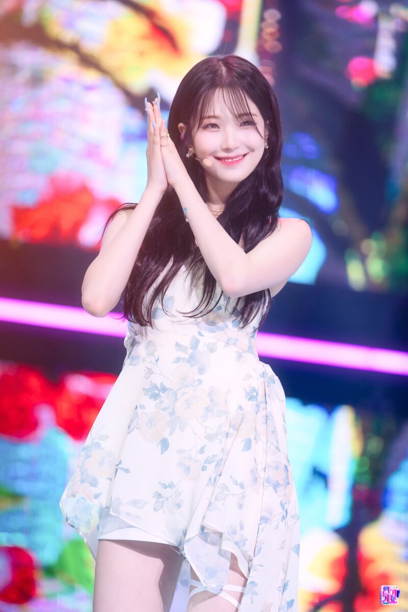 220710 fromis_9 Jiheon - 'Stay This Way' at Inkigayo documents 10