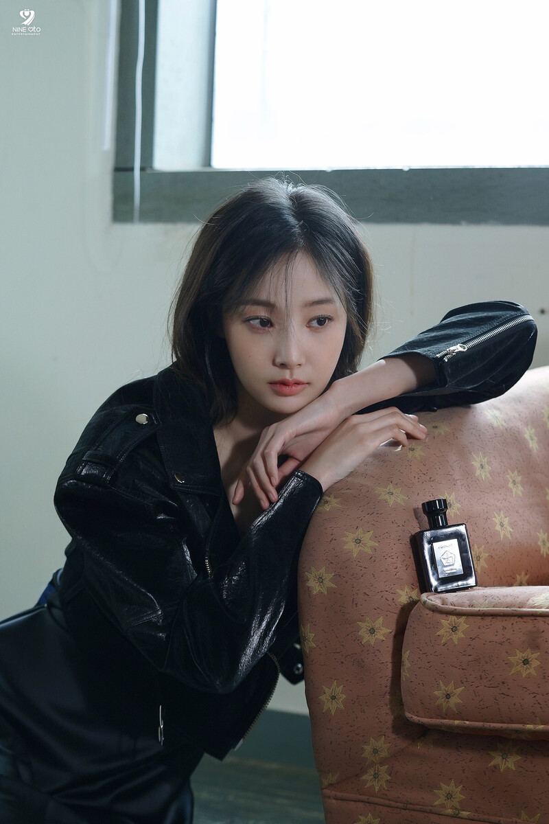 230428 9Ato Entertainment Naver Post - Yeonwoo - Esquire Photoshoot Behind documents 11