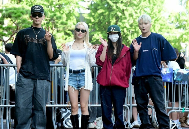 240816 KARD on the Way to Music Bank Recording documents 2