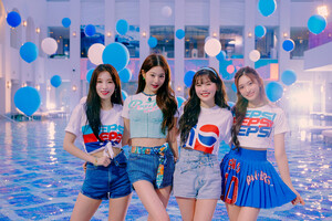 220704 Starship Naver - OH MY GIRL Arin & Hyojung with IVE Wonyoung & Leeseo - Pepsi 'BLUE & BLACK' MV Behind