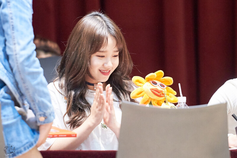 180429 Weki Meki Yoojung at Hongdae 'Lucky' Fansign documents 2