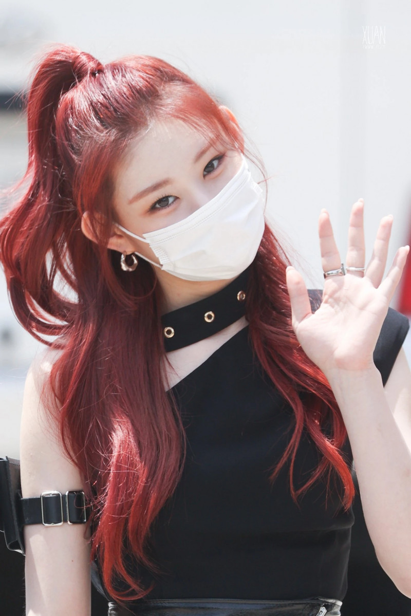 210512 ITZY Chaeryeong - On the way to Show Champion documents 2