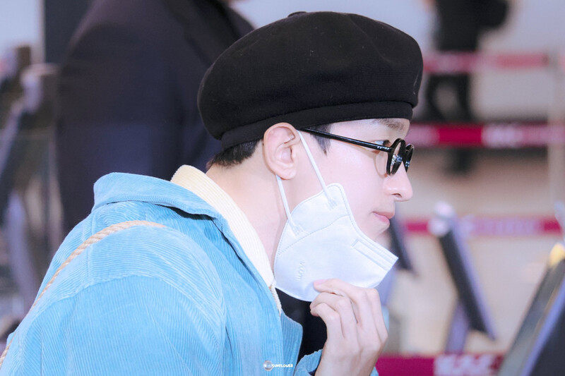 241203 SEVENTEEN DK at Gimpo International Airport documents 9