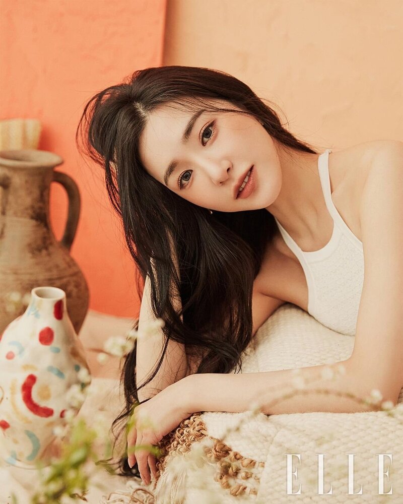 Tiffany Young for ELLE Korea x Atelier Cologne documents 9