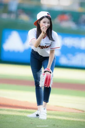 180801 Lovelyz Mijoo first pitch