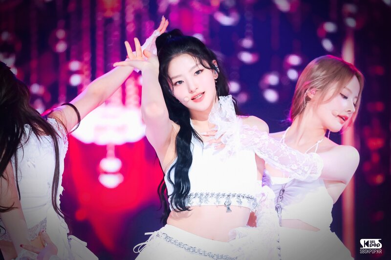 240407 KISS OF LIFE Haneul - 'Midas Touch' at Inkigayo documents 1
