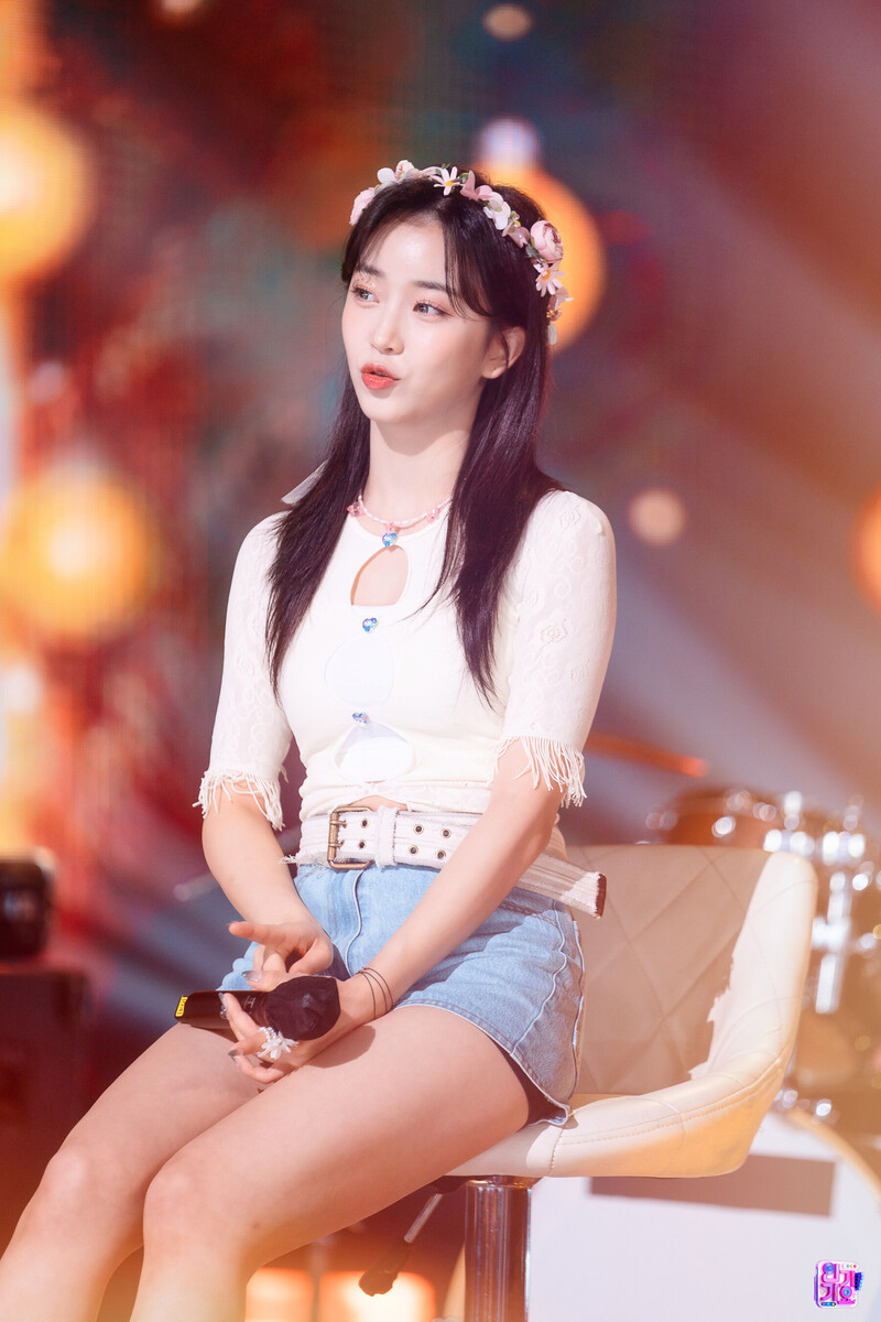 220807 STAYC Sumin 'BEAUTIFUL MONSTER' at Inkigayo documents 18