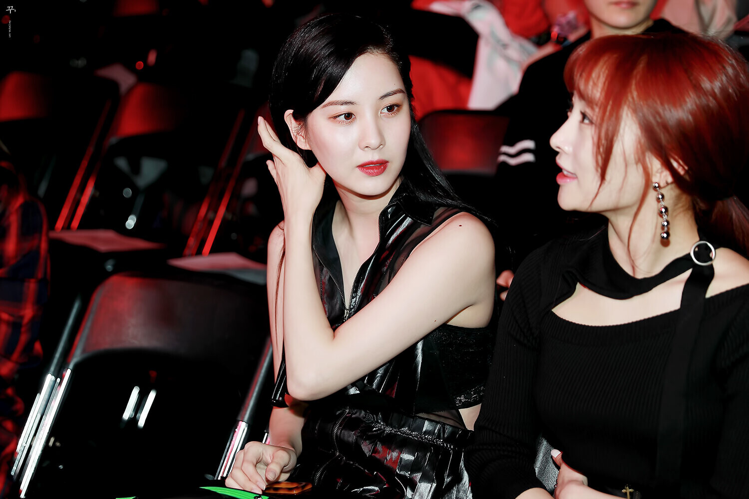 170328 Girls' Generation Seohyun and KARA Nicole at 'Resurrection' 2017 ...