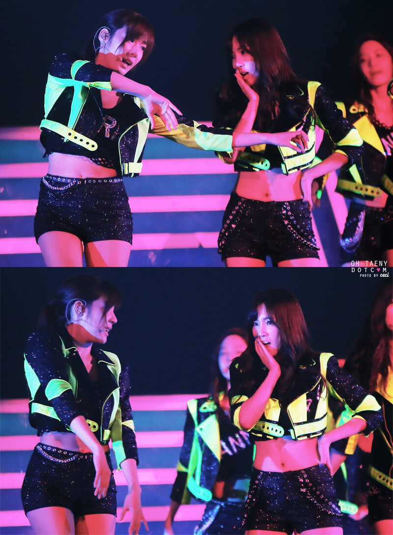 131109 Girls' Generation at Girls & Peace in Hong Kong documents 7