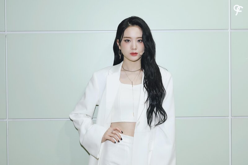 220227 fromis_9 Weverse - 'Midnight Guest' Behind Sketch 3 : Escape Room documents 15
