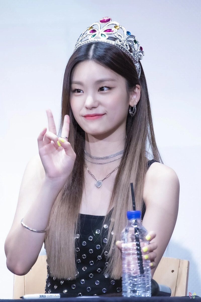 ITZY_yejichan EGgk3fCUUAAWEyv  20191010.jpg