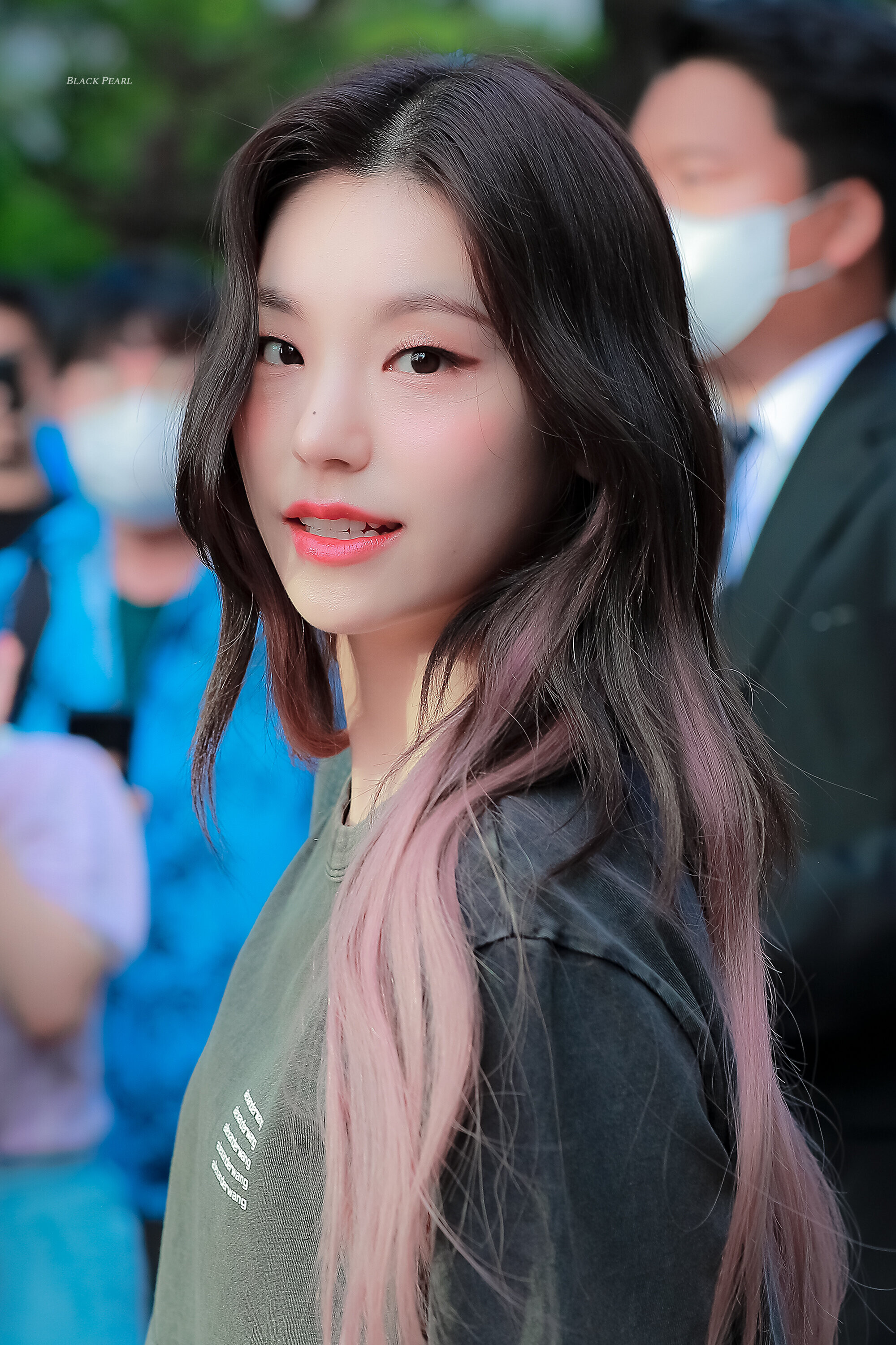 220729 ITZY Yeji - Music Bank Commute | kpopping