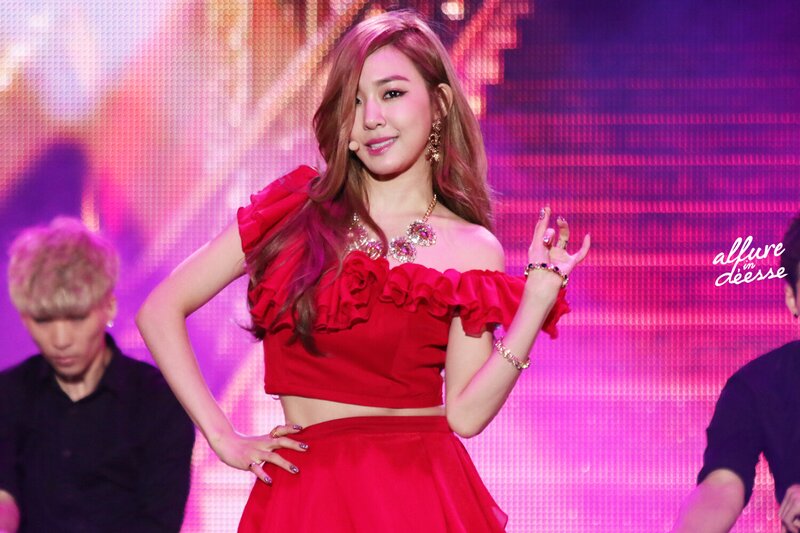 140921 Girls' Generation Tiffany at K-POP Expo in Asia documents 9