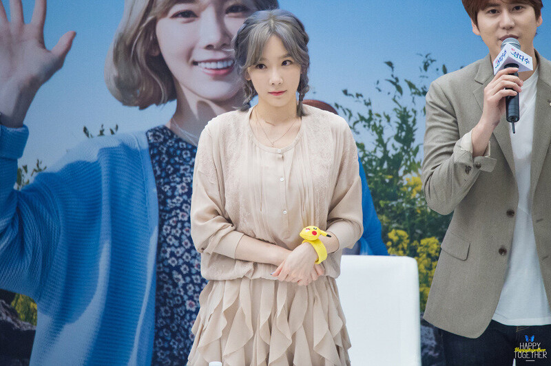 160923 Girls' Generation Taeyeon & Super Junior Kyuhyun at COEX 'Samdasoo' Fansign documents 27