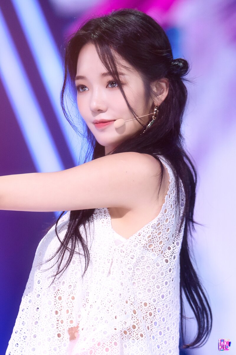 220717 fromis_9 Jisun - 'Stay This Way' at SBS Inkigayo documents 1