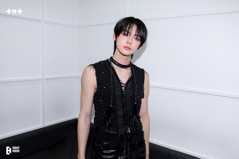 230310 TXT Weverse Update - 'Sugar Rush Ride' Performance Photo Behind documents 3