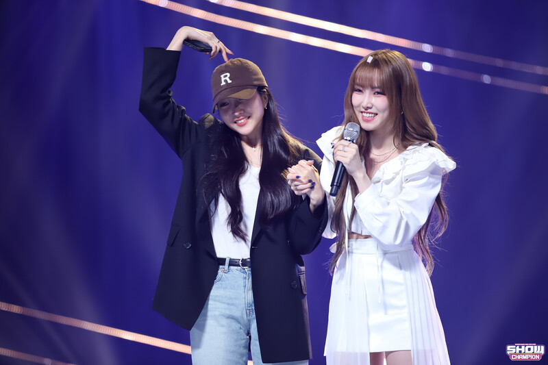 230323 Yuju 'without U' at Show Champion documents 1