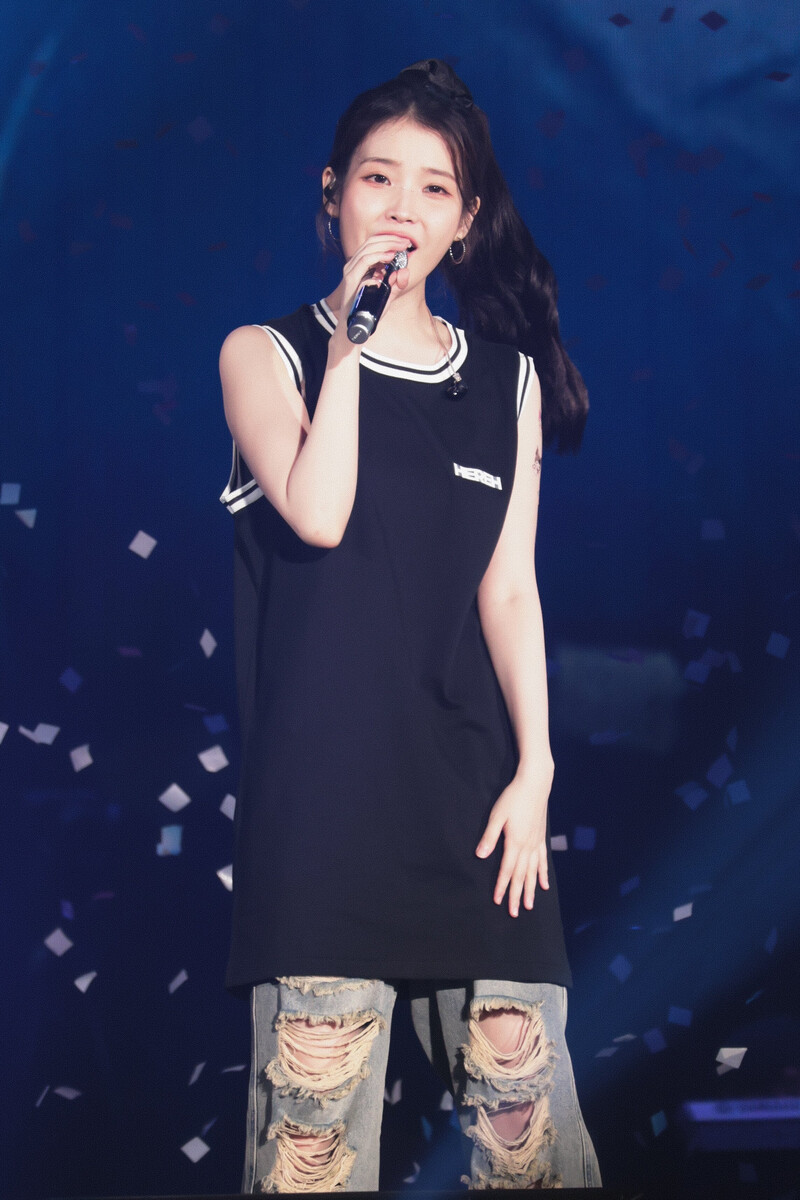 240707 IU - ‘H.E.R.’ World Tour in Osaka Day 2 documents 15