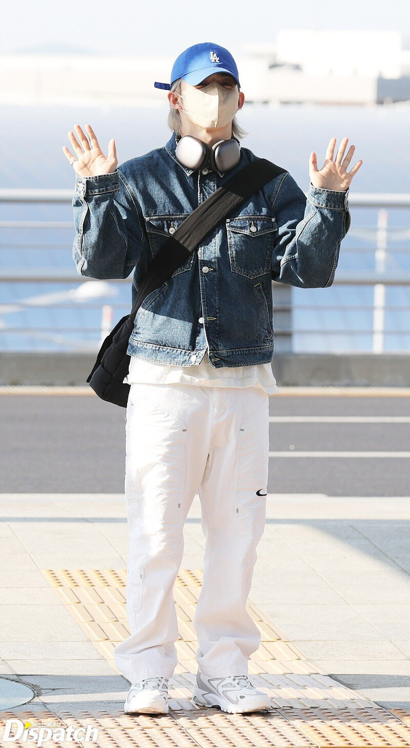 220503 SEVENTEEN's S.COUPS at Incheon Airport on the way to Japan documents 4