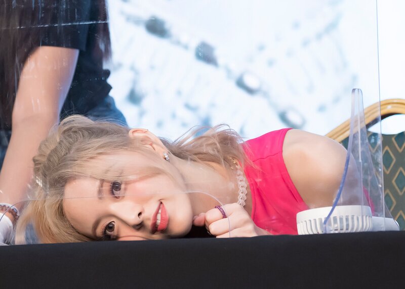 220723 ITZY Yuna - Fansign Event documents 6