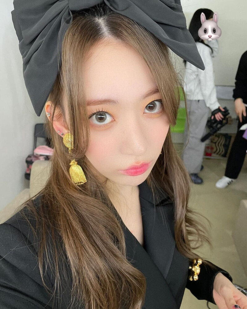 221121 LE SSERAFIM Sakura Instagram Update with Eunchae documents 4