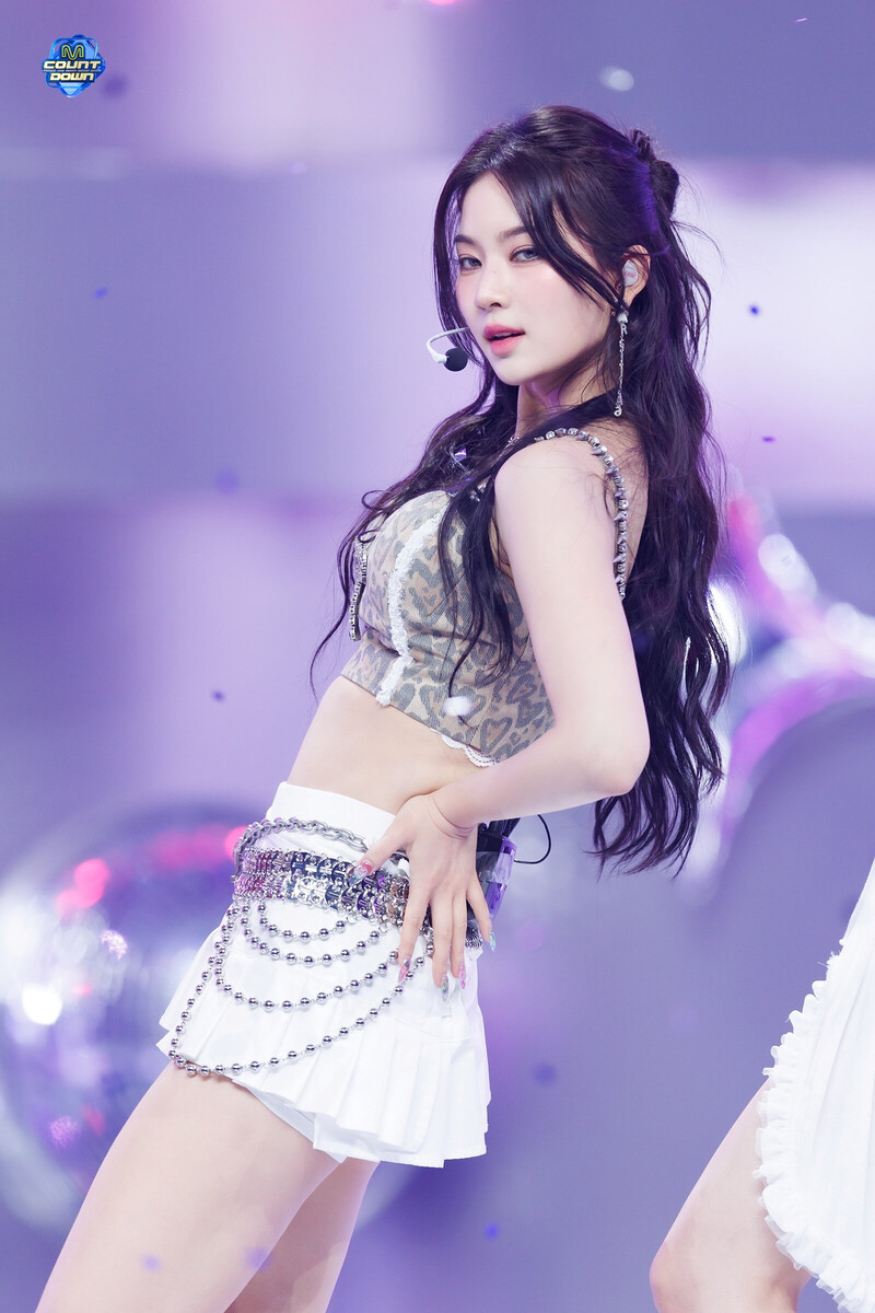 240704 STAYC Isa - 'Cheeky Icy Thang' at M Countdown documents 2