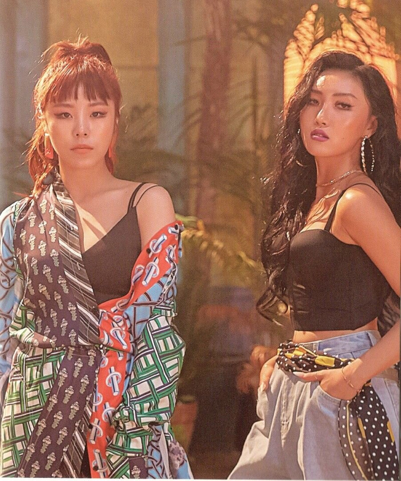 MAMAMOO 7th Mini Album 'Red Moon' [SCANS] documents 1