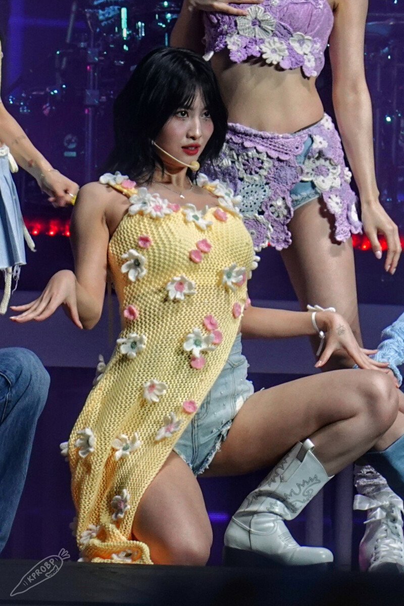 230907 TWICE Momo - ‘READY TO BE’ World Tour in London Day 1 documents 1