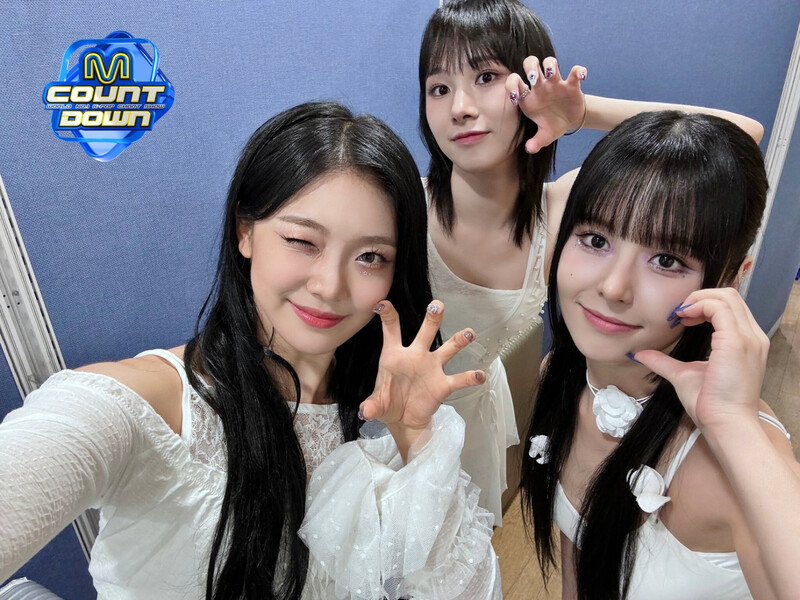 240613 M COUNTDOWN TWITTER UPDATE WITH EVERGLOW documents 4