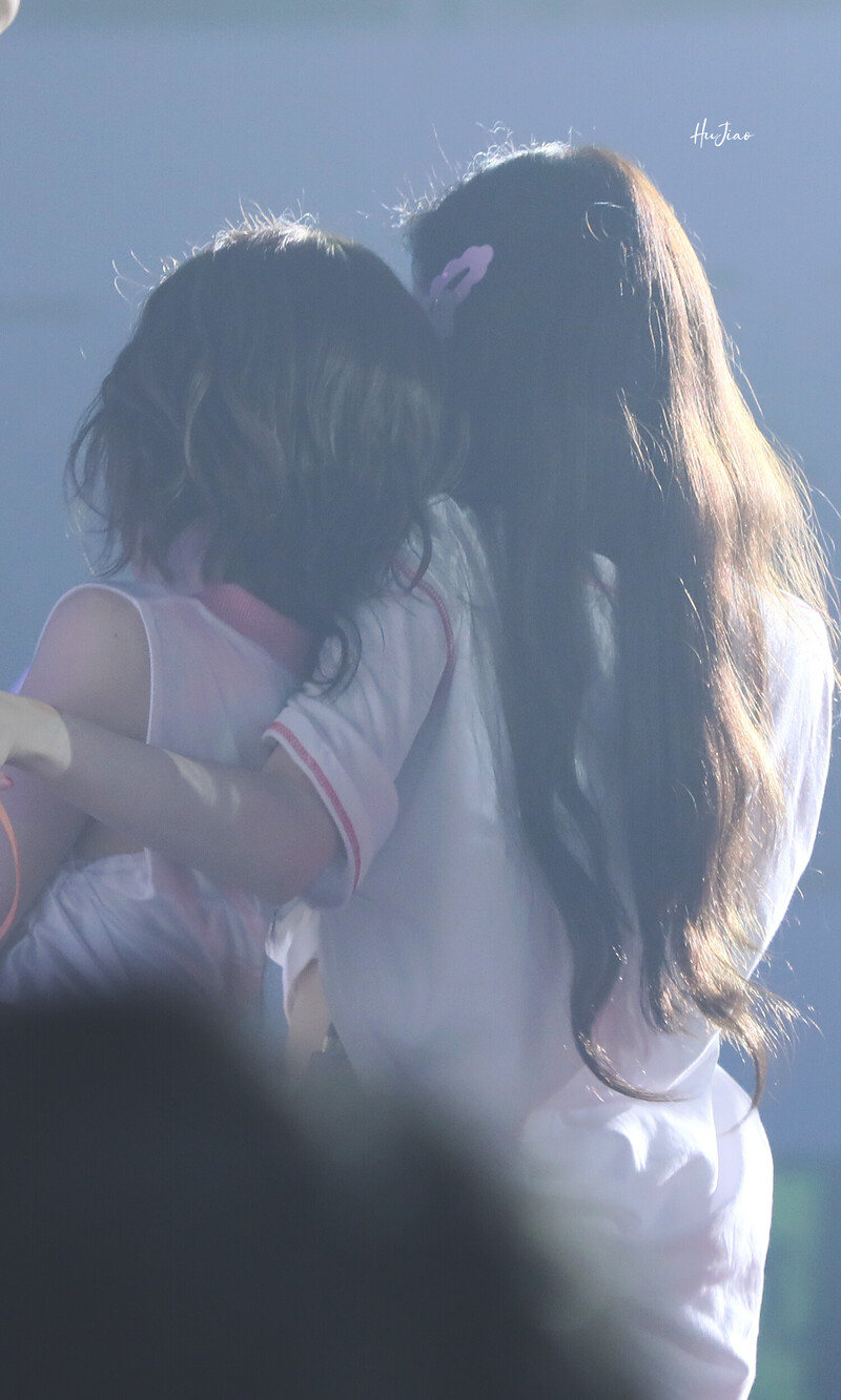 240804 Red Velvet Irene & Wendy - Fan-Con Tour 'Happiness : My Dear, ReVe1uv' in Seoul Day 3 documents 2