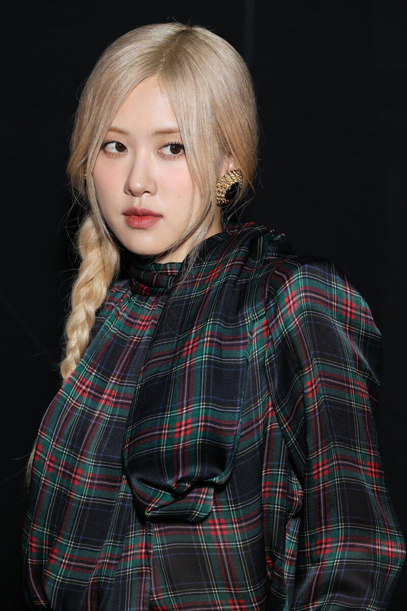 Rosé at the YSL Paris Fashion Week show documents 2