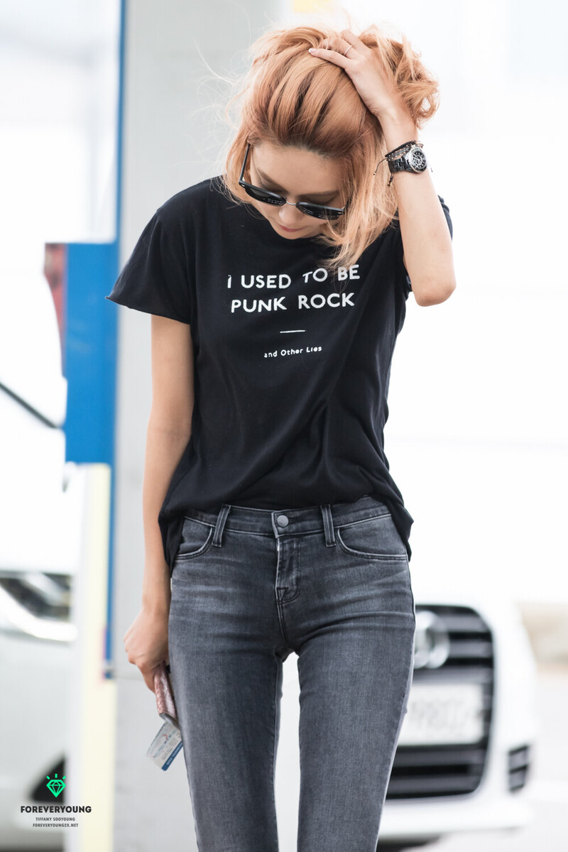 150725 Girls' Generation Sooyoung at Incheon & Gimpo Airport documents 2