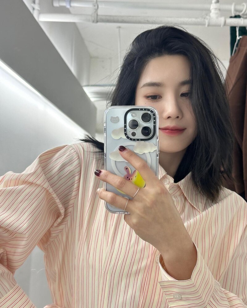 230316 Kwon Eunbi Instagram Update documents 1