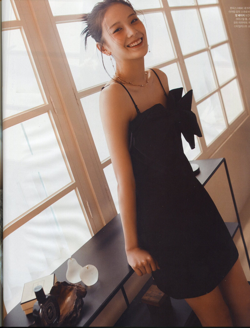 Gyuri - Singles Magazine December 2022 Issue [SCANS] documents 5