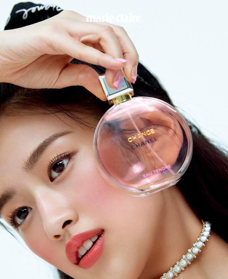 IVE YUJIN for MARIE CLAIRE Korea x CHANEL BEAUTY March Issue 2022 documents 2