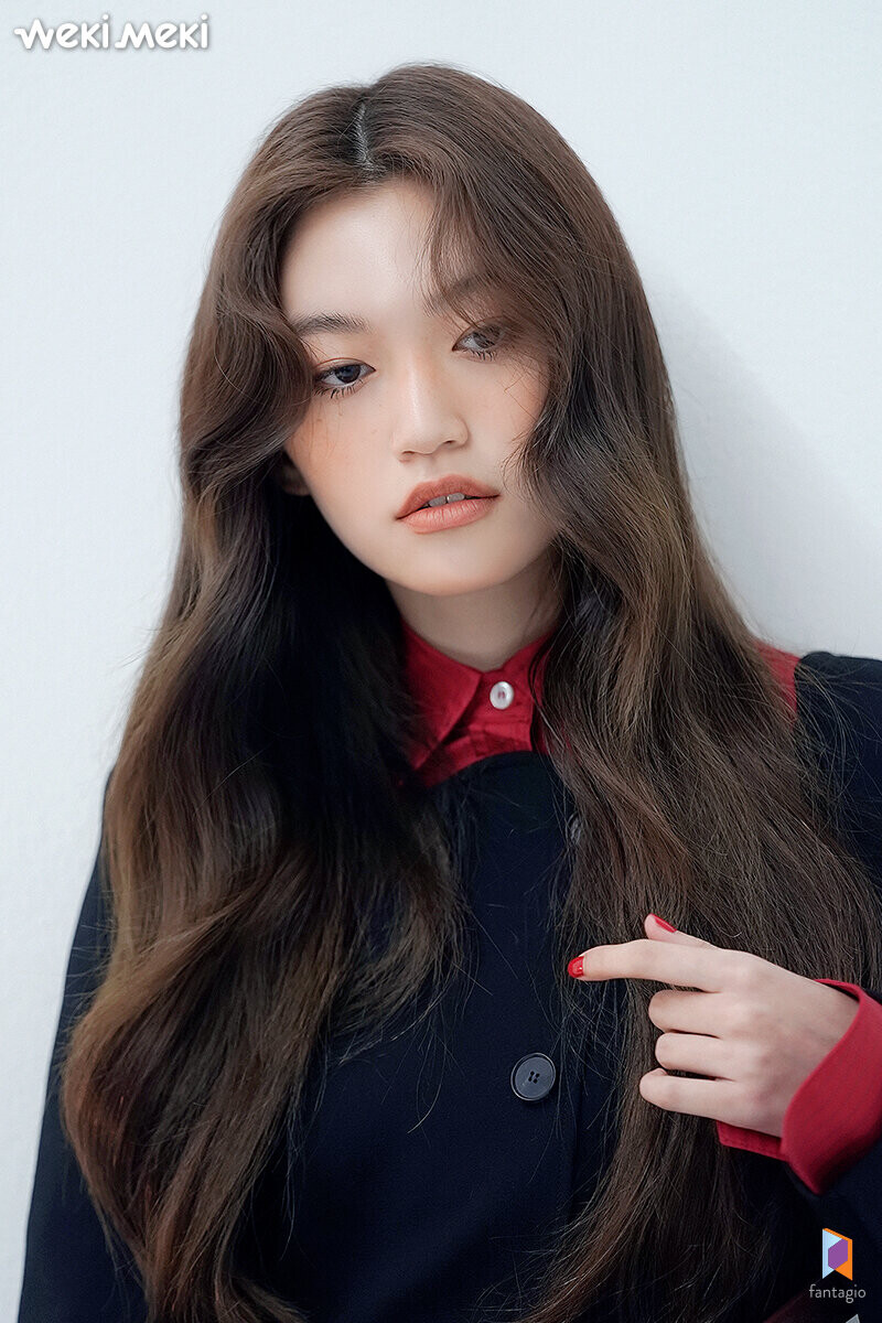 220119 Fantagio Naver Post - Doyeon - Star Magazine January 2022 Behind documents 5