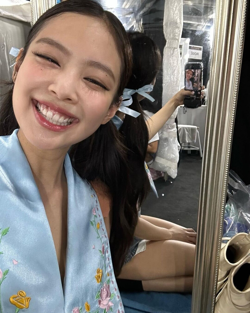 230530 - JENNIE Instagram Update documents 1