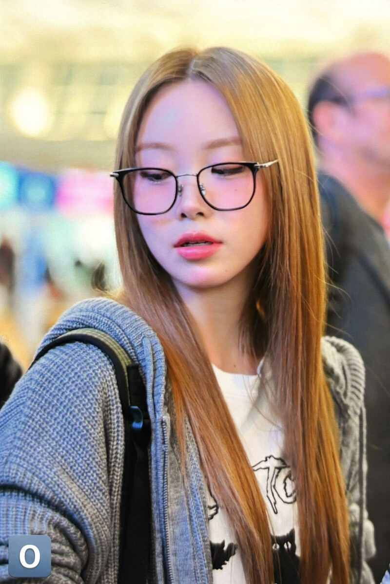 241114 Billlie Suhyeon - Incheon Airport Departure for the Grand America leg of their World Tour documents 6