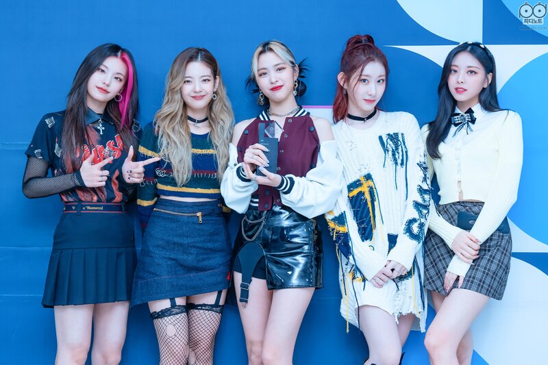 211010 ITZY - #1 Encore Stage at Inkigayo documents 14