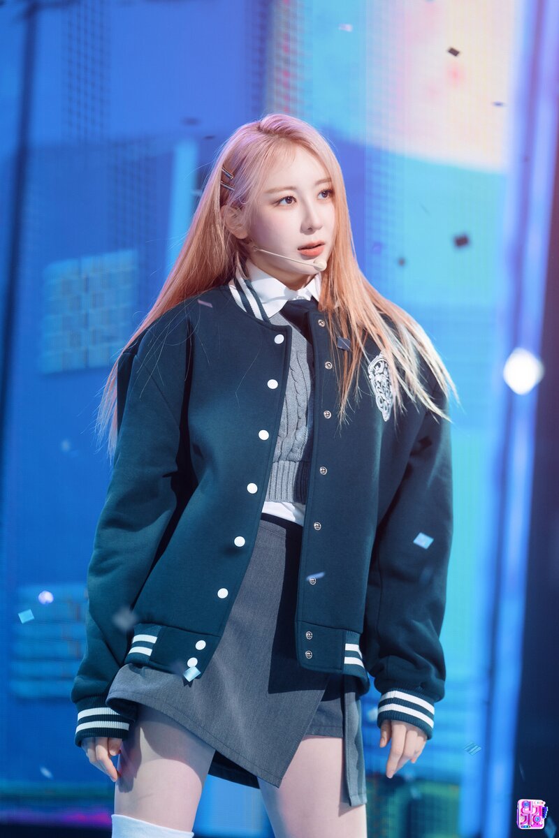 230416 LEE CHAE YEON - 'KNOCK' at Inkigayo documents 11