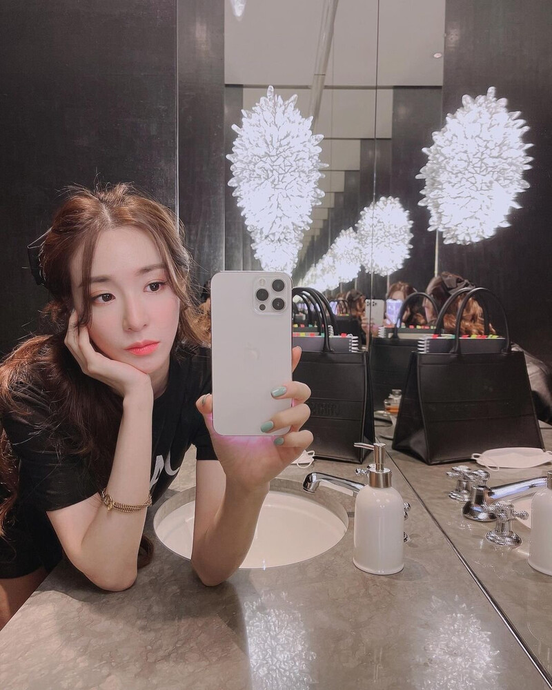 210707 Tiffany Young Instagram Update (GIRLS GENERATION) documents 1