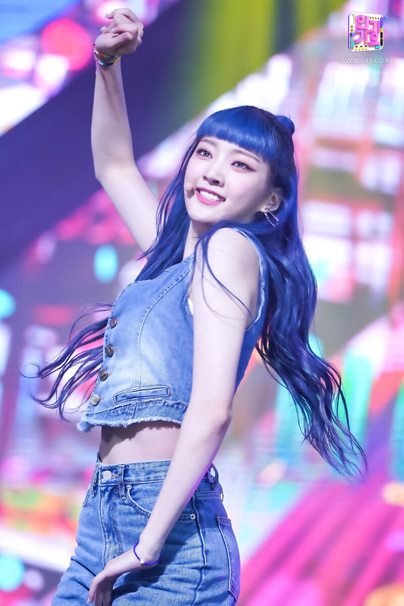 210815 Weeekly - 'Holiday Party' at Inkigayo documents 20