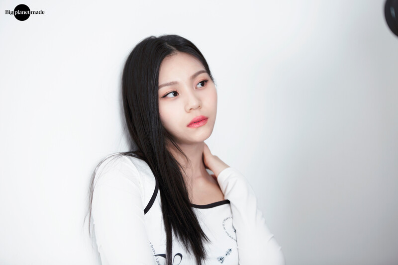 211014 BPM Naver Post - VIVIZ 1st Profile Shoot Behind documents 6