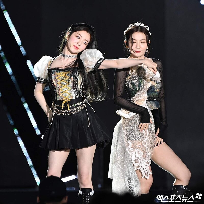 220618 Red Velvet Irene & Seulgi at the Dream Concert documents 8